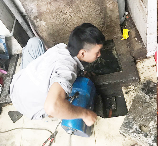 Dịch vụ thông cống nghẹt phường Chánh Phú Hòa Huyện Bàu Bàng uy tín 2 cong-ty-ve-sinh-moi-truong-hoang-dinh-co-quy-mo-lon-tren-khap-binh-duong
