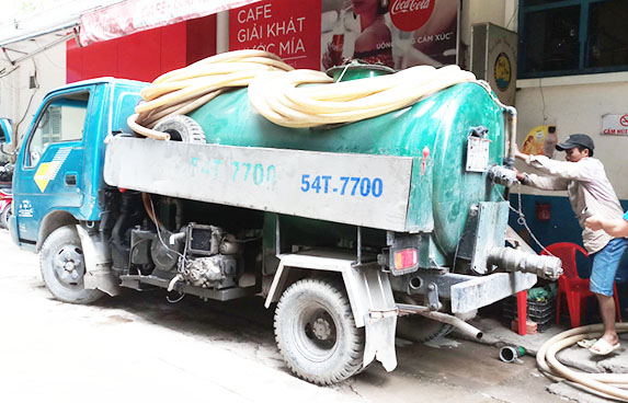 Địa chỉ hút hầm cầu xã Đất Cuốc Huyện Bắc Tân Uyên chuyên nghiệp 3 cong-ty-ve-sinh-moi-truong-hoang-dinh-la-dia-chi-chuyen-nhan-rut-ham-cau-uy-tin