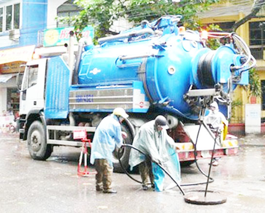Hút hầm cầu xã Phú An huyện Bàu Bàng- chuyên nghiệp, nhanh chóng 4 dich-vu-hut-ham-cau-thong-cong-tac-uy-tin-cong-ty-ve-sinh-moi-truong-hoang-dinh