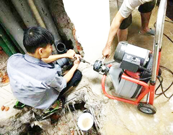 Dịch vụ thông cống nghẹt xã Tân Hiệp Huyện Phú Giáo uy tín, giá rẻ 2 dich-vu-thong-cong-nghet-uy-tin-tai-phu-giao-cua-cong-ty-ve-sinh-moi-truong-hoang-dinh