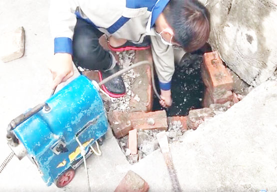 Các cách thông cống nghẹt phường Thới Hòa Huyện Bàu Bàng 3 dung-may-nen-khi-de-thong-cong-nghet-nhanh-chong-va-hieu-qua-nhung-gia-thanh-hoi-dat