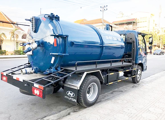 Dịch vụ hút hầm cầu quận 12 uy tín, chất lượng Công ty vệ sinh môi trường Hoàng Đình 3 gut-ham-cau-chuyen-nghiep-cong-ty-ve-sinh-moi-truong-hoang-dinh