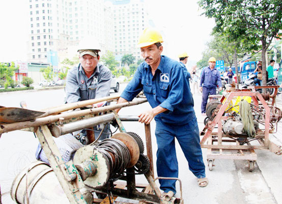 Dịch vụ thông cống nghẹt Quận 12 nhanh chóng, hiệu quả nhất 2 tiep-nhan-va-xu-ly-nhanh-chong-hieu-qua