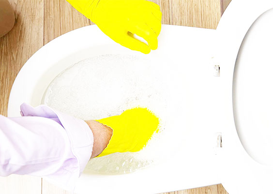 Những lưu ý khi sử dụng các phương pháp hút hầm cầu Huyện Phú Giáo tại nhà 3 luu-y-nen-trang-bi-day-du-do-bao-ho-mot-cach-ky-cang-de-dam-bao-an-toan-suc-khoe