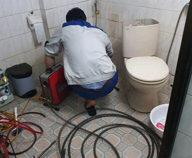 Công ty thông cống nghẹt hút hầm cầu tại Quận 12 TPHCM uy tín số 1 4 thong-cong-nha-ve-sinh-tai-nha-trang