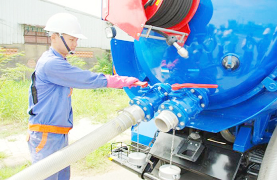Thông thoát sàn hút bể phốt Gia Lộc - Đánh tan muộn phiền "bốc mùi" khó chịu 4 cong-ty-ve-sinh-moi-truong-hoang-dinh-cac-thiet-bi-chuyen-dung-thong-tac-nhanh-hieu-qua