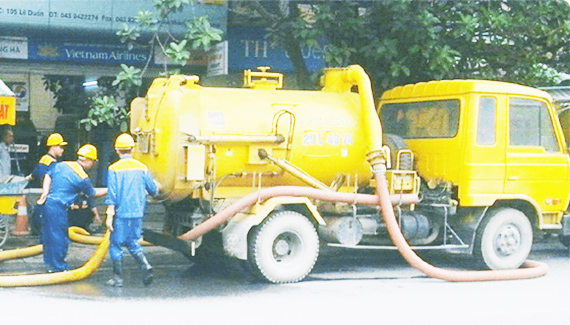 Thông thoát sàn hút bể phốt Tiên Du – dịch vụ tốt hơn cả mong đợi 2 thong-thoat-san-hut-be-phot-tien-du-dich-vu-tot-hon-ca-moi-mong-doi