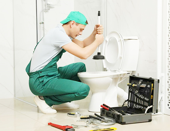Dịch vụ thông cống thoát nước hút bồn cầu huyện Nhà Bè uy tín, sạch 99.9% 2 nhan-vien-chuyen-nghiep