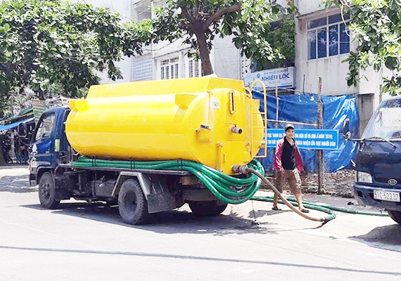 Dịch vụ thông thoát sàn hút bể phốt Kim Thành hỗ trợ 24/7 4 phuong-tien-chuyen-cho-dam-bao-xu-ly-van-chuyen-chat-thai-dung-quy-dinh
